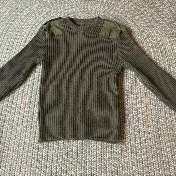 Green Army Surplus Sweater Size Medium To Large - Picture 3 of 7